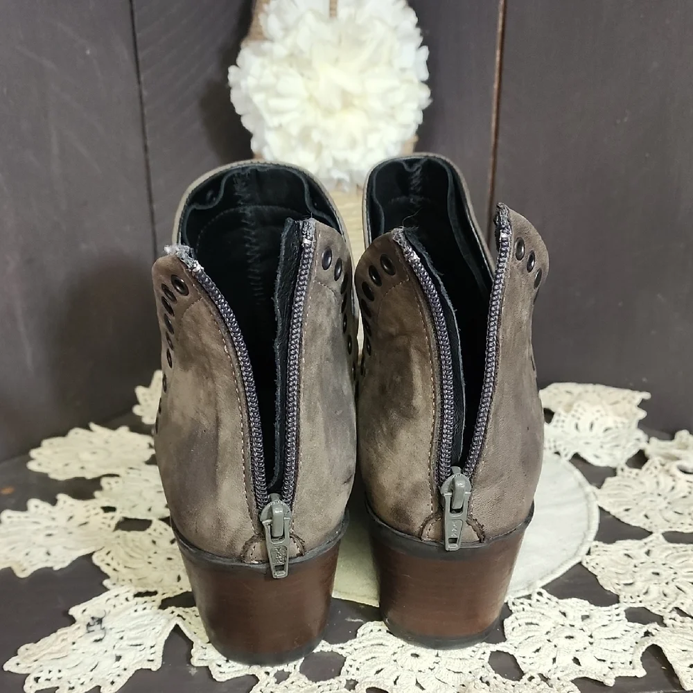 Bueno sleek boots